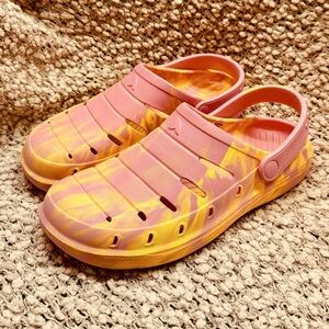 Croc-Iike shoes, sz 9